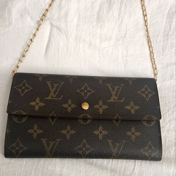 Louis Vuitton Vintage International Monogram Wallet W Gold Chain & Pouch EUC - Picture 3 of 9